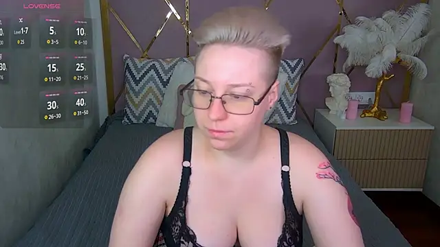 Snapshot of AlexandraGreen chatting on November 21, 2025, 9:03 pm AlexandraGreen online show from November 21, 2025, 9:03 pm