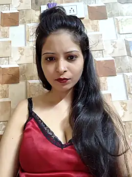 QUEEN-ADITI online show from November 4, 2025, 2:04 am