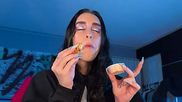 xoFrankie online show from April 4, 2026, 7:59 am