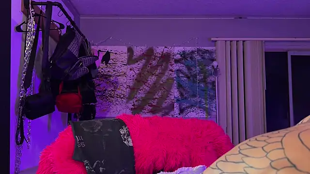 xoFrankie online show from February 10, 2026, 4:33 am