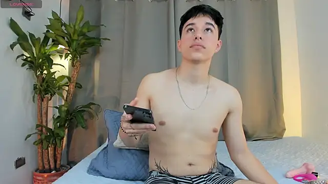 Snapshot of mrhot_night chatting on May 12, 2026, 11:27 am mrhot night online show from May 12, 2026, 11:27 am