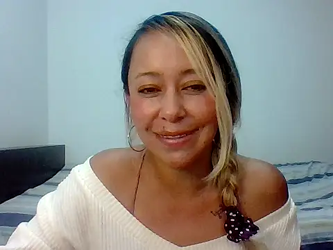 Snapshot of leah_susman chatting on December 18, 2025, 10:52 am leah susman online show from December 18, 2025, 10:52 am