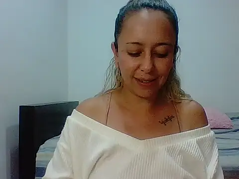 Snapshot of leah_susman chatting on November 15, 2025, 2:15 am leah susman online show from November 15, 2025, 2:15 am