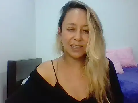 Snapshot of leah_susman chatting on November 20, 2025, 1:50 am leah susman online show from November 20, 2025, 1:50 am