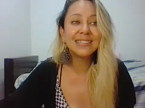 Snapshot of leah_susman chatting on October 24, 2025, 1:59 am leah susman online show from October 24, 2025, 1:59 am