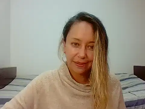 Snapshot of leah_susman chatting on December 16, 2025, 11:47 am leah susman online show from December 16, 2025, 11:47 am