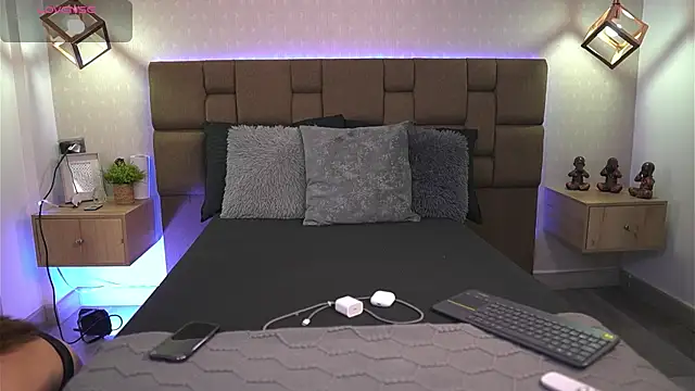 Julieth Rojas online show from April 12, 2026, 4:16 am