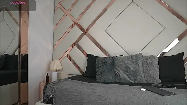 Julieth Rojas online show from April 23, 2026, 4:30 am