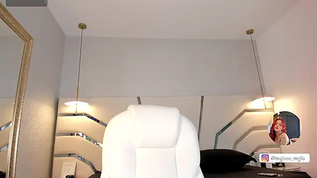 Julieth Rojas online show from September 13, 2025, 4:12 am