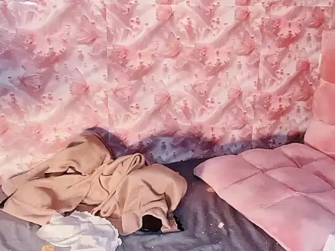 Snapshot of Miumiu028 chatting on November 3, 2025, 4:07 am Miumiu028 online show from November 3, 2025, 4:07 am