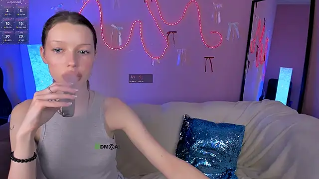 khloebeauty online show from March 8, 2026, 8:12 pm