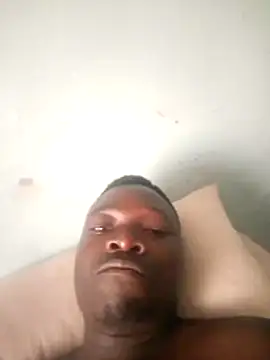 Snapshot of Mrhugeblack chatting on November 30, 2025, 7:53 am Mrhugeblack online show from November 30, 2025, 7:53 am