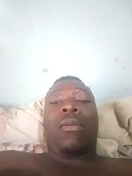 Snapshot of Mrhugeblack chatting on October 1, 2025, 10:41 am Mrhugeblack online show from October 1, 2025, 10:41 am