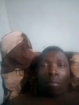 Snapshot of Mrhugeblack chatting on October 10, 2025, 11:16 pm Mrhugeblack online show from October 10, 2025, 11:16 pm