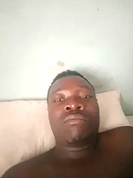 Snapshot of Mrhugeblack chatting on November 6, 2025, 7:45 am Mrhugeblack online show from November 6, 2025, 7:45 am