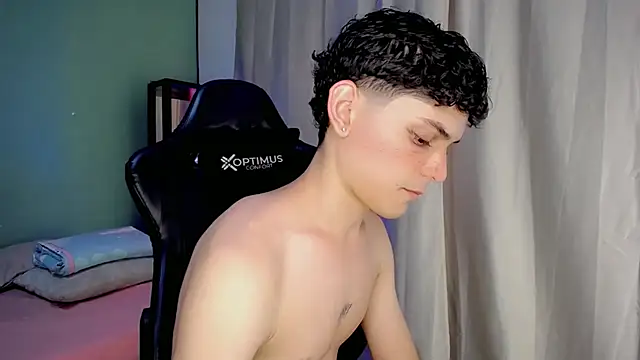 Snapshot of dilan_hott_ chatting on November 14, 2025, 8:23 pm dilan hott online show from November 14, 2025, 8:23 pm