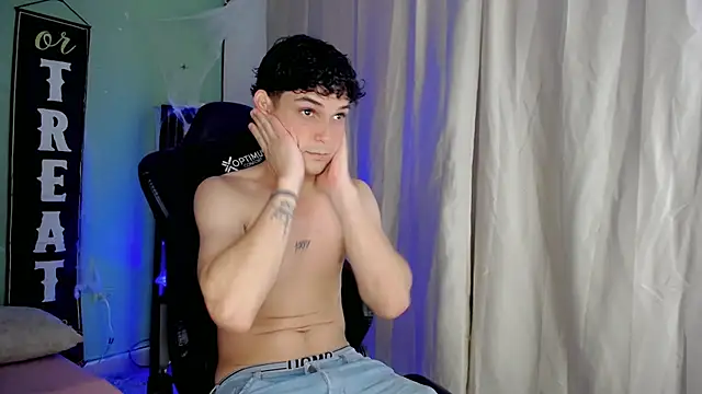 Snapshot of dilan_hott_ chatting on October 30, 2025, 8:39 pm dilan hott online show from October 30, 2025, 8:39 pm