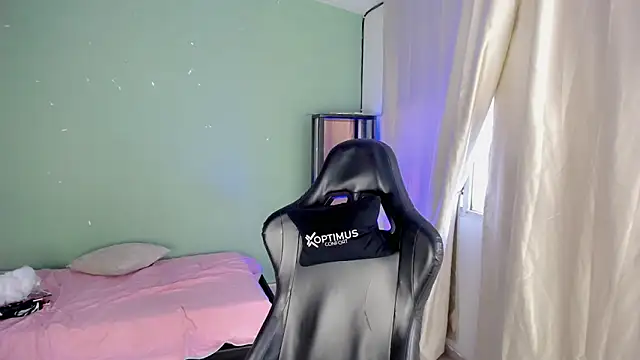 Snapshot of dilan_hott_ chatting on November 1, 2025, 8:25 pm dilan hott online show from November 1, 2025, 8:25 pm