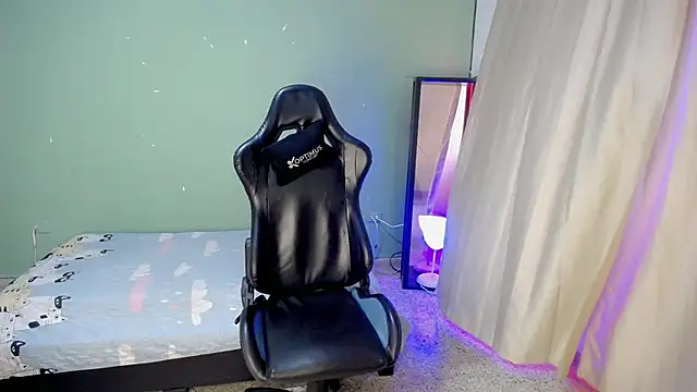 Snapshot of dilan_hott_ chatting on November 7, 2025, 8:24 pm dilan hott online show from November 7, 2025, 8:24 pm