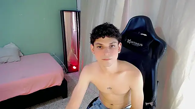 Snapshot of dilan_hott_ chatting on November 11, 2025, 8:03 pm dilan hott online show from November 11, 2025, 8:03 pm