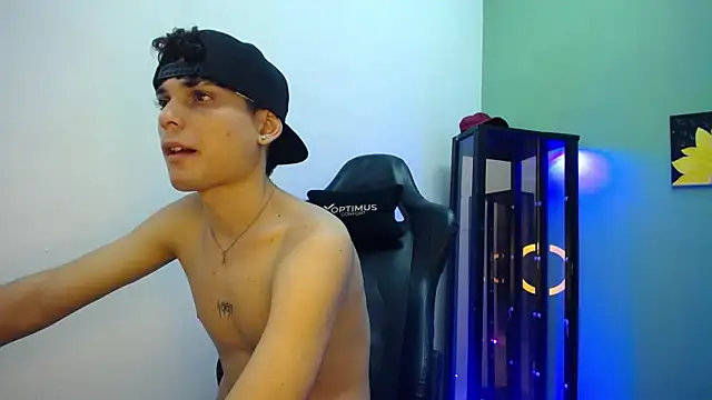 Snapshot of dilan_hott_ chatting on December 15, 2025, 6:47 pm dilan hott online show from December 15, 2025, 6:47 pm