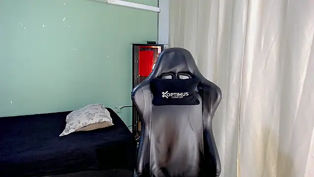 Snapshot of dilan_hott_ chatting on November 27, 2025, 7:47 pm dilan hott online show from November 27, 2025, 7:47 pm