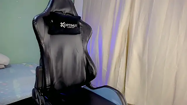 Snapshot of dilan_hott_ chatting on November 8, 2025, 8:45 pm dilan hott online show from November 8, 2025, 8:45 pm