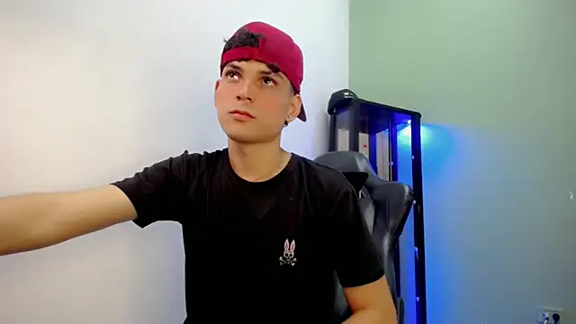 Snapshot of dilan_hott_ chatting on December 4, 2025, 5:34 pm dilan hott online show from December 4, 2025, 5:34 pm