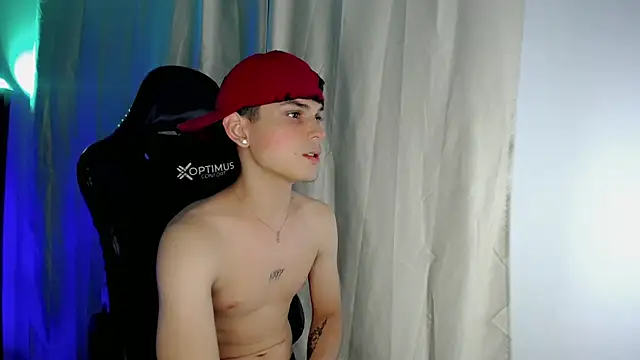 Snapshot of dilan_hott_ chatting on November 25, 2025, 8:42 pm dilan hott online show from November 25, 2025, 8:42 pm