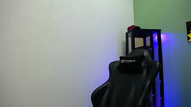 Snapshot of dilan_hott_ chatting on December 14, 2025, 2:55 pm dilan hott online show from December 14, 2025, 2:55 pm