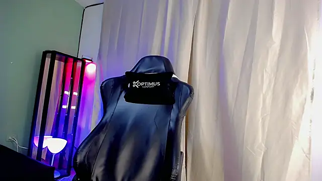 Snapshot of dilan_hott_ chatting on November 9, 2025, 8:46 pm dilan hott online show from November 9, 2025, 8:46 pm