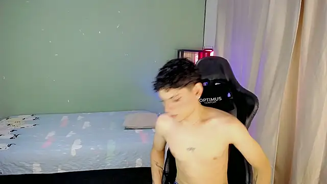 Snapshot of dilan_hott_ chatting on November 24, 2025, 6:19 pm dilan hott online show from November 24, 2025, 6:19 pm