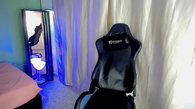 Snapshot of dilan_hott_ chatting on November 18, 2025, 8:01 pm dilan hott online show from November 18, 2025, 8:01 pm