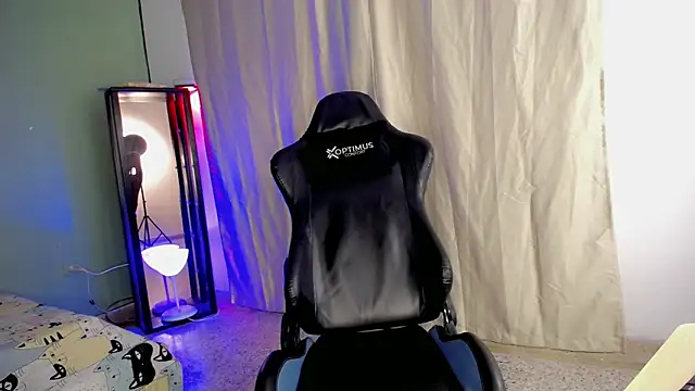 Snapshot of dilan_hott_ chatting on November 3, 2025, 6:44 pm dilan hott online show from November 3, 2025, 6:44 pm