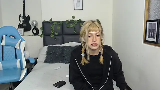 Amnesia  online show from September 29, 2025, 1:39 pm