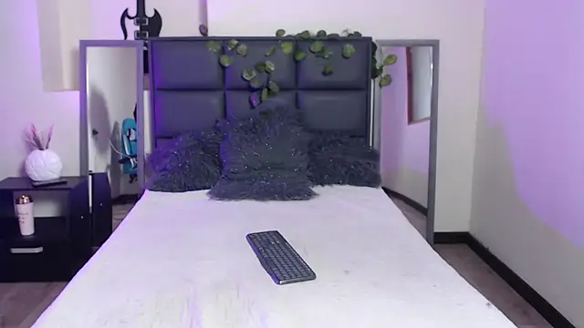 Amnesia  online show from November 10, 2025, 1:05 pm