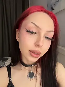 Lina Thornton  online show from November 16, 2025, 8:35 pm