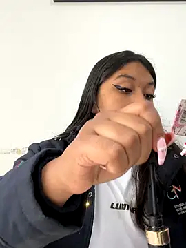 Snapshot of SharaRous chatting on November 5, 2025, 12:08 pm SharaRous online show from November 5, 2025, 12:08 pm