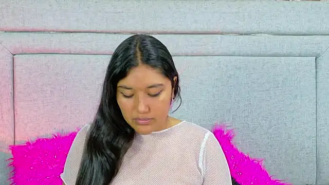 Snapshot of SharaRous chatting on November 27, 2025, 12:16 pm SharaRous online show from November 27, 2025, 12:16 pm