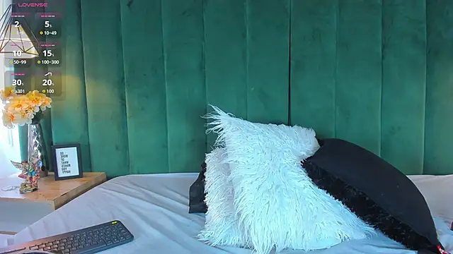 Snapshot of kittyy_milk_001 chatting on September 19, 2025, 4:55 pm kittyy milk 001 online show from September 19, 2025, 4:55 pm