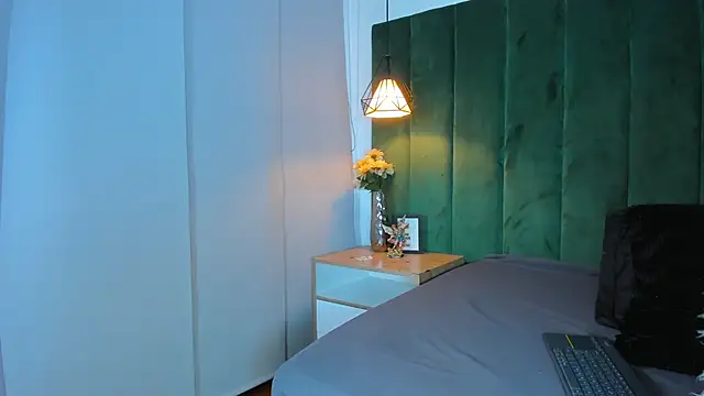 Snapshot of kittyy_milk_001 chatting on October 3, 2025, 8:32 pm kittyy milk 001 online show from October 3, 2025, 8:32 pm