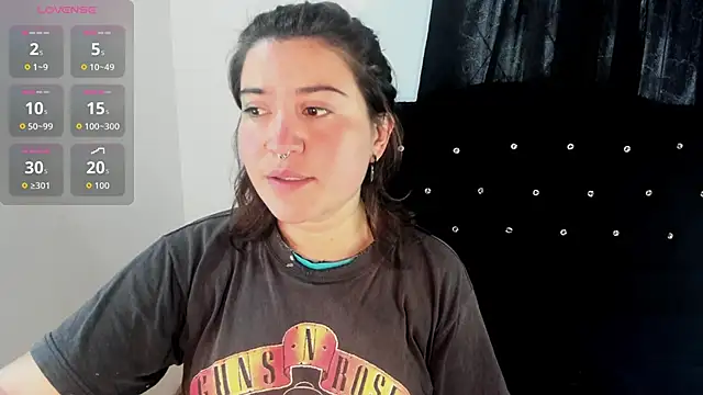 Snapshot of lizz_greys chatting on October 17, 2025, 7:37 pm lizz greys online show from October 17, 2025, 7:37 pm