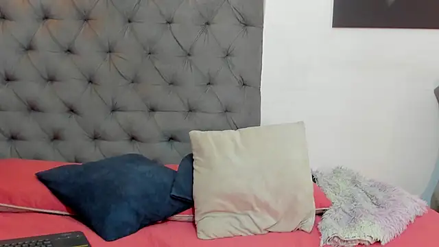 nahiroby ebony online show from May 19, 2026, 5:20 pm