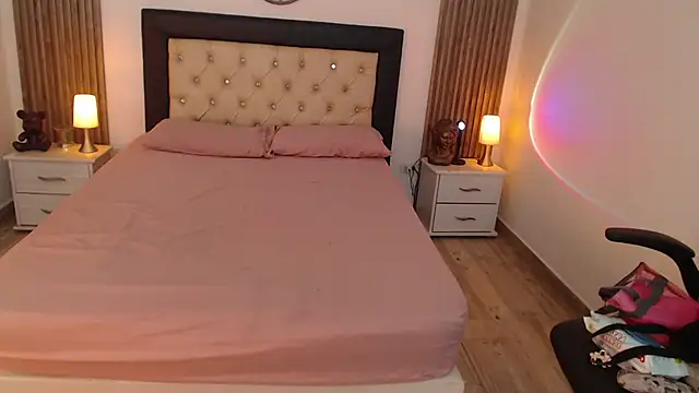 Red kytty6 online show from October 22, 2025, 9:13 pm