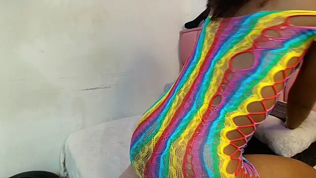 victoria aphril online show from November 21, 2025, 4:11 am