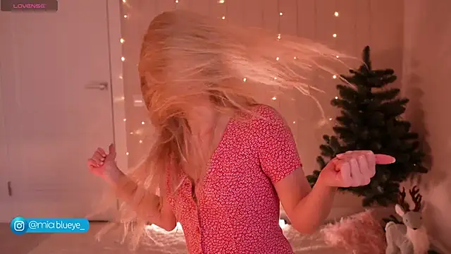 Snapshot of Miablueye chatting on January 7, 2026, 4:45 pm Miablueye online show from January 7, 2026, 4:45 pm