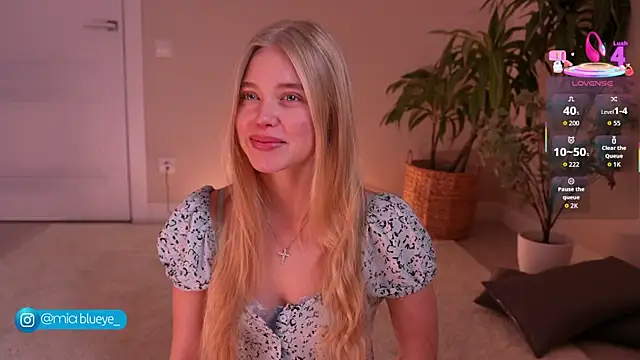 Snapshot of Miablueye chatting on November 14, 2025, 5:27 pm Miablueye online show from November 14, 2025, 5:27 pm