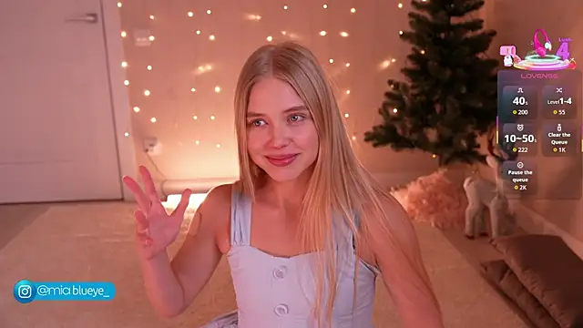 Snapshot of Miablueye chatting on December 16, 2025, 2:54 pm Miablueye online show from December 16, 2025, 2:54 pm