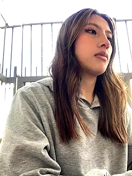 KloePink  online show from December 3, 2025, 12:26 pm