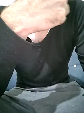 Snapshot of fearleass chatting on December 17, 2025, 8:25 pm fearleass online show from December 17, 2025, 8:25 pm